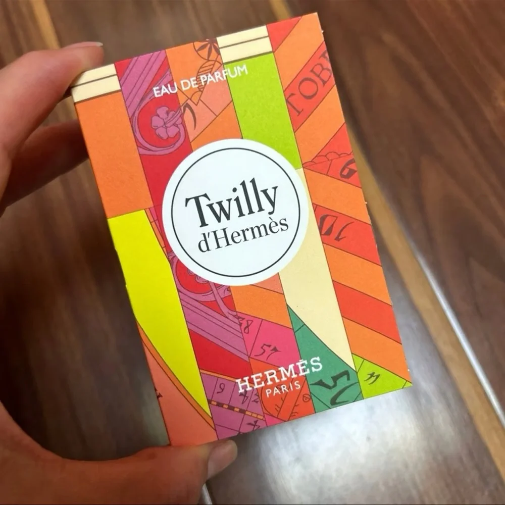 NEW ~ HERMES ~ 5 SAMPLES SET